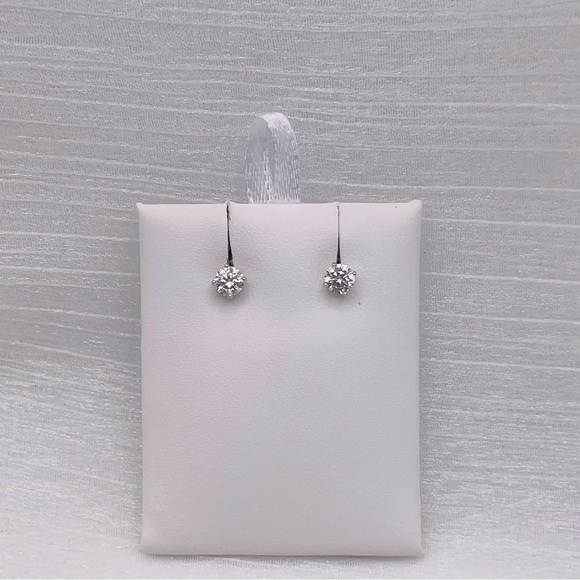 3mm Moissanite Diamond Stud - Picture 1 of 3